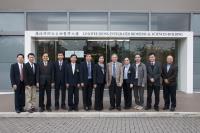 Group photo of Prof. Chan Wai-yee (5th from right), Prof. Fung Kwok-pui (3rd from left), Prof. Woody Chan (2nd from right) and Prof. Kenneth Lee (1st from right) and the delegation